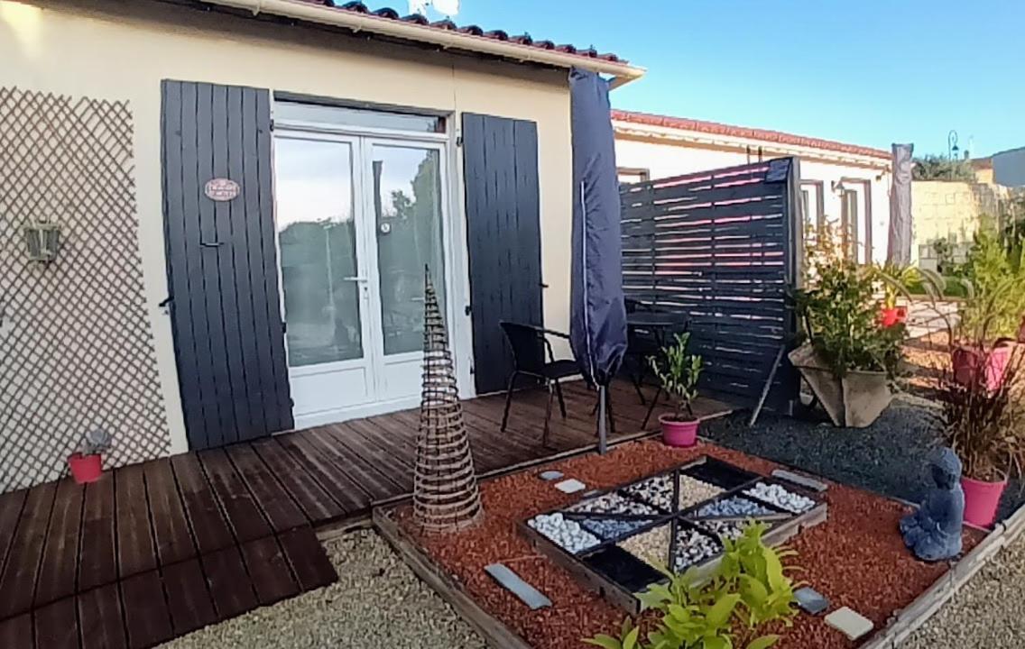 Le Clos Des Passiflores Pons Esterno foto