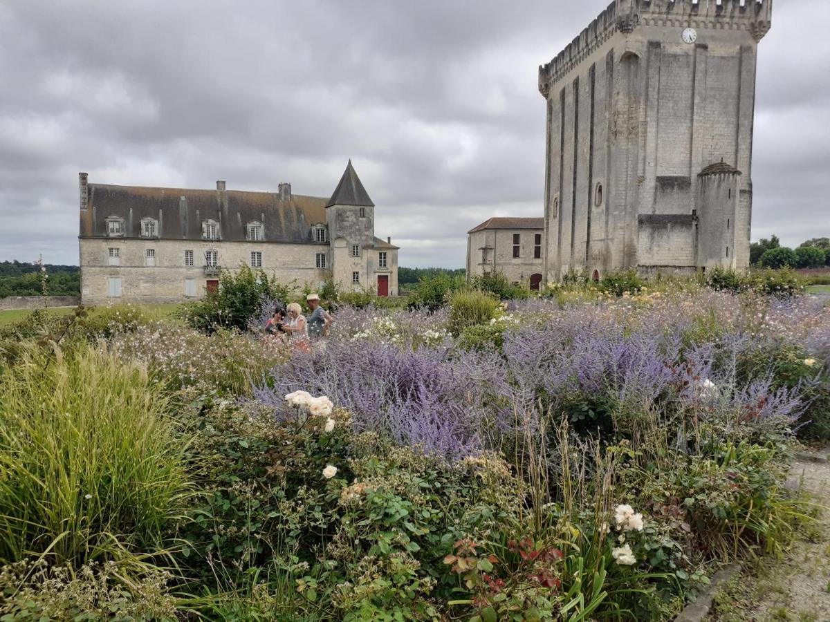 Le Clos Des Passiflores Pons Esterno foto