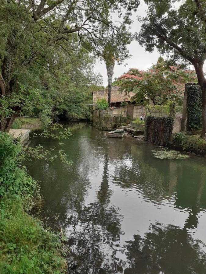 Le Clos Des Passiflores Pons Esterno foto
