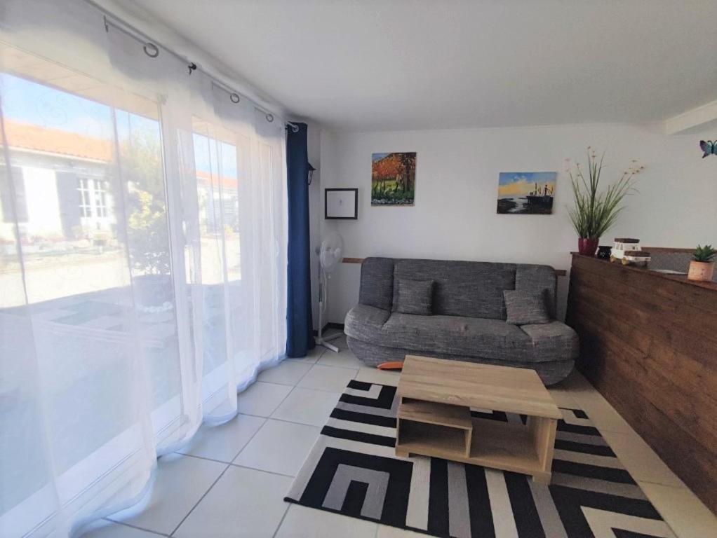 Le Clos Des Passiflores Pons Esterno foto