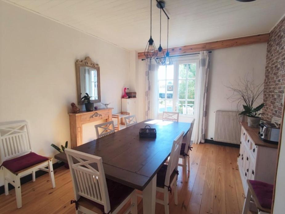 Le Clos Des Passiflores Pons Esterno foto