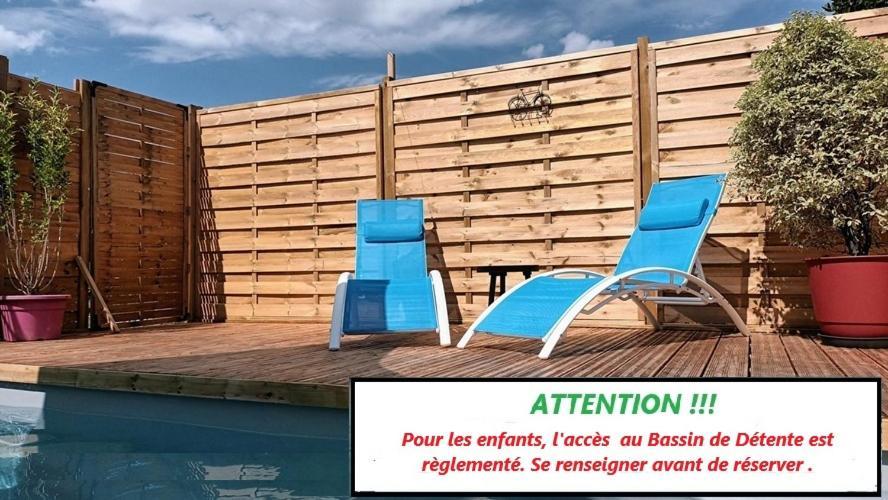 Le Clos Des Passiflores Pons Esterno foto